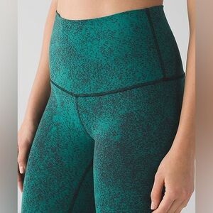 Lululemon Green/Black Align Super High Rise Legging 23” Size 4